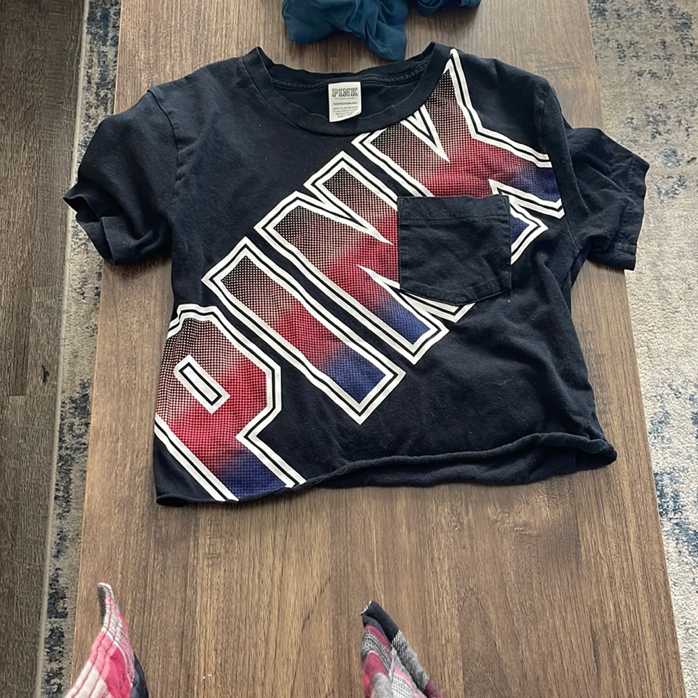 pink tee